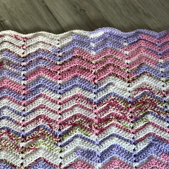 New Handmade Crochet Pastel Zig Zag Blanket - Picture 6 of 12